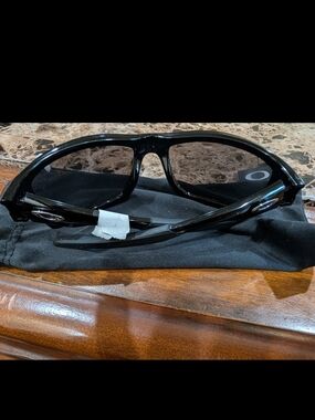 Oakley Men’s Black Wraparound Sunglasses